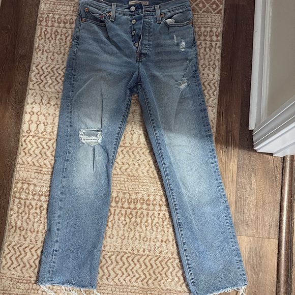 Levi’s Wedgie Straight Light Wash Raw Hem Jean Size 28 - Picture 4 of 5